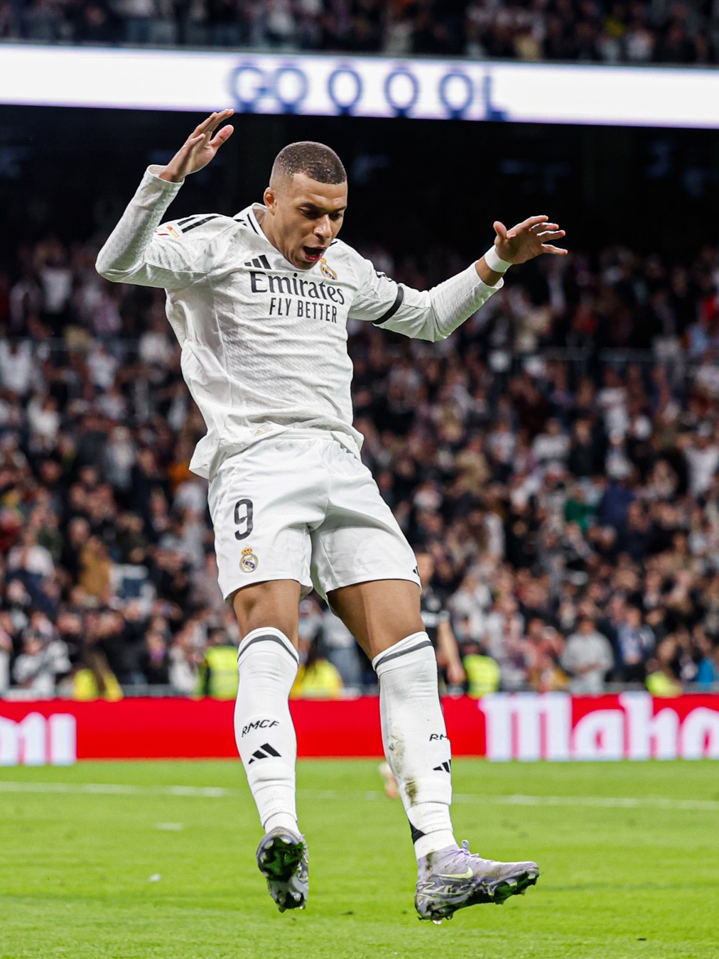 战巴萨贡献2球1助，布鲁日前锋福布斯当选欧冠全场最佳球员